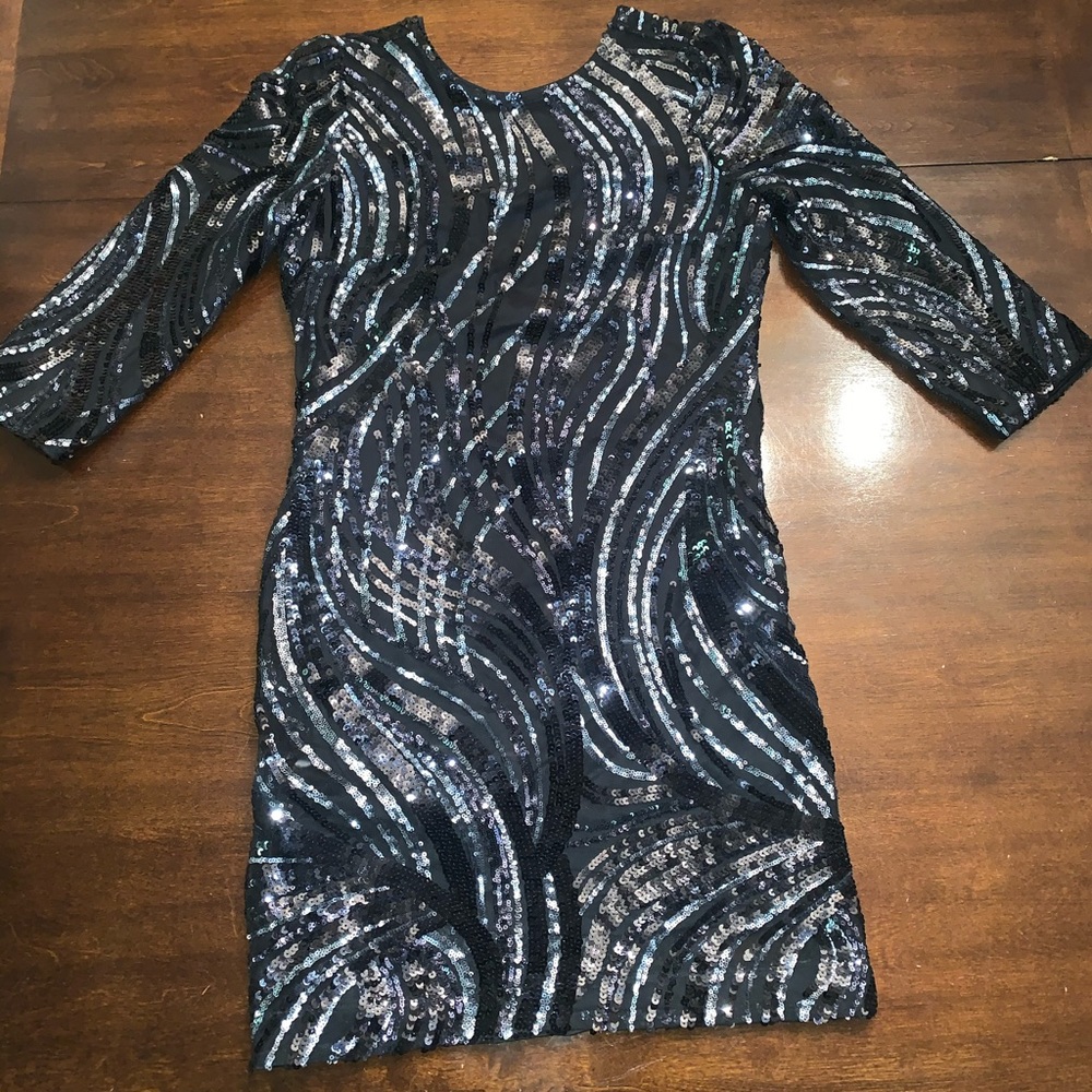 EXPRESS low v-back sequin mini